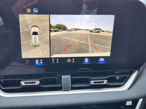 Used 2026 Chevrolet Equinox LT w/ Safety and Technology Package image 7