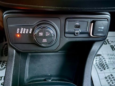 Used 2023 Jeep Renegade Trailhawk AWD/4WD image 15