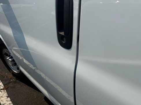 Used 2018 Chevrolet Express 2500 w/ Communications Package RWD image 7