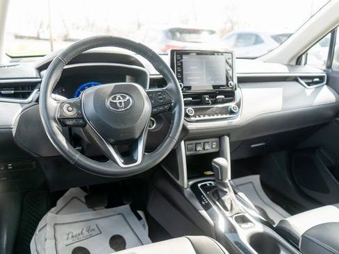 Used 2022 Toyota Corolla Cross XLE w/ Convenience Package AWD/4WD image 13