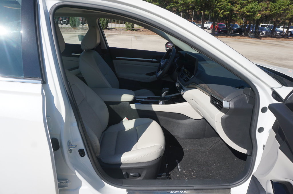 Used 2024 Nissan Altima 2.5 SL FWD image 17