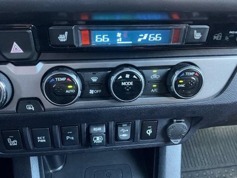 Used 2018 Toyota Tacoma Limited AWD/4WD image 17