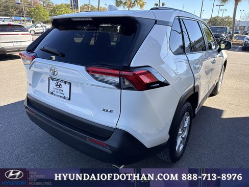 Used 2019 Toyota RAV4 XLE image 4