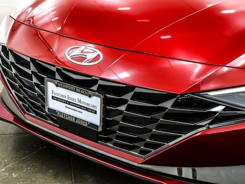 Used 2023 Hyundai Elantra Limited image 13