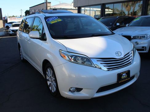 Used 2015 Toyota Sienna Limited Premium FWD image 8