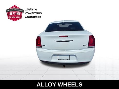 Used 2021 Chrysler 300 Touring L w/ Popular Equipment Group AWD/4WD image 9