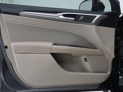 Used 2020 Ford Fusion SE image 13