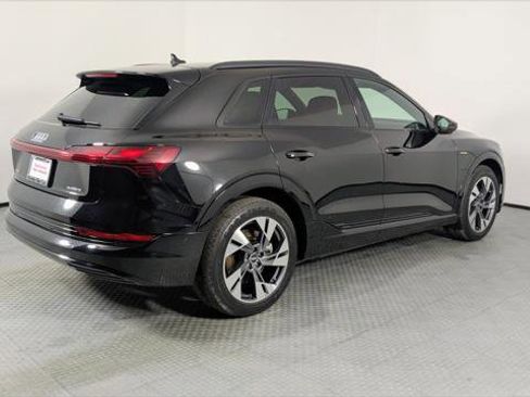 Used 2022 Audi e-tron Premium w/ Convenience Plus Package image 7