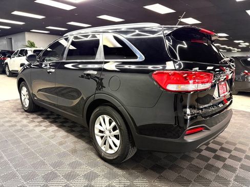 Used 2017 Kia Sorento AWD image 11