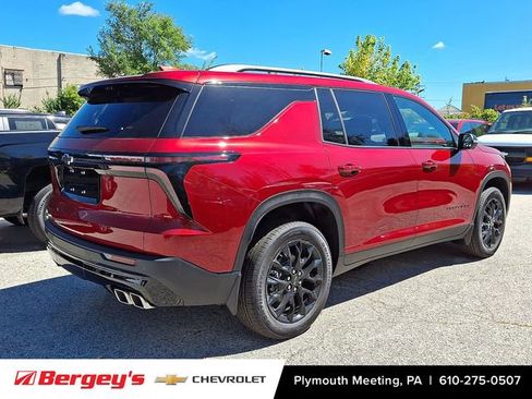 New 2026 Chevrolet Traverse LT w/ Midnight/Sport Edition FWD image 3
