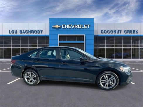 Used 2024 Volkswagen Jetta SE image 9