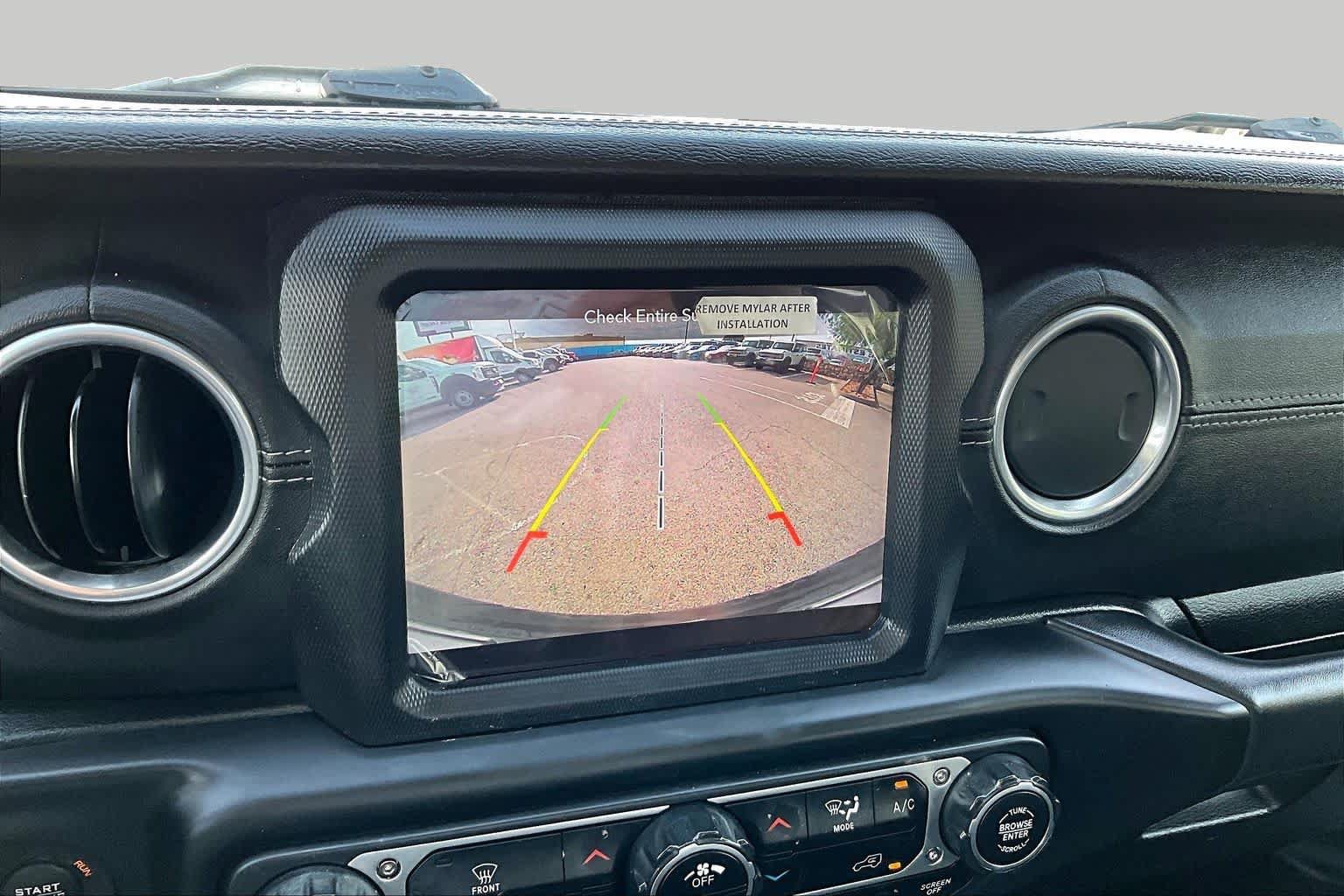 Used 2018 Jeep Wrangler Unlimited Sahara AWD/4WD image 25