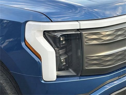 Used 2022 Ford F150 Lightning Lariat image 5