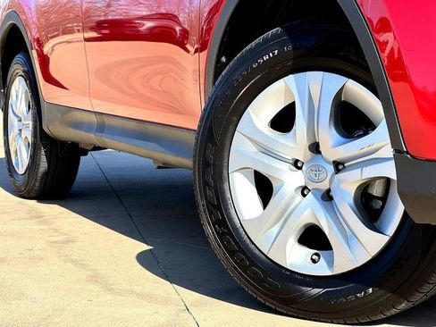 Used 2015 Toyota RAV4 LE image 6