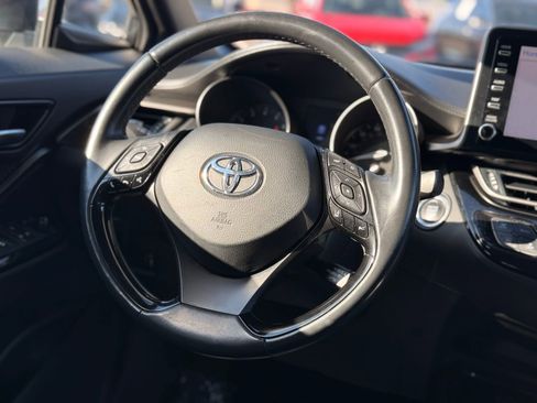 Used 2019 Toyota C-HR XLE image 36