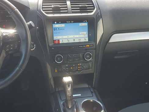 Used 2017 Ford Explorer XLT AWD/4WD image 16