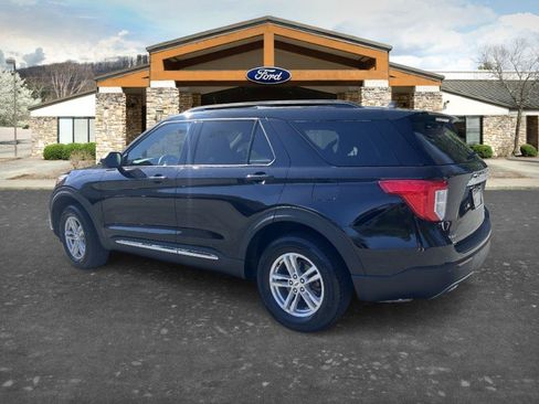 Used 2023 Ford Explorer XLT w/ Equipment Group 202A AWD/4WD image 6