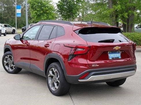 Certified 2025 Chevrolet Trax LT w/ LT Convenience Package FWD image 2