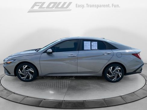 Used 2024 Hyundai Elantra SEL w/ Convenience Package FWD image 5