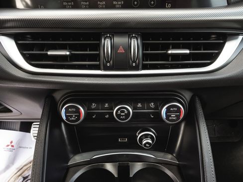 Used 2023 Alfa Romeo Stelvio Veloce AWD/4WD image 23