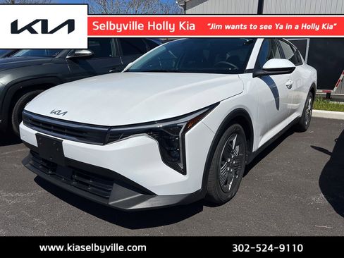 Used 2025 Kia K4 LX image 1
