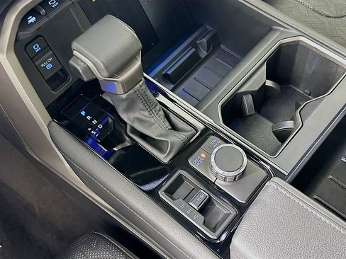 Used 2024 Toyota Tundra Limited AWD/4WD image 16