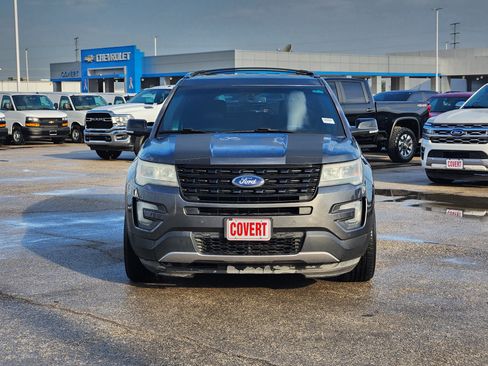 Used 2016 Ford Explorer XLT w/ Equipment Group 202A FWD image 2