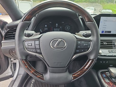 Used 2024 Lexus LS 500 AWD w/ Interior Upgrade Package image 18