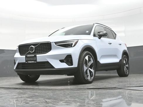 Used 2026 Volvo XC40 B5 Plus AWD/4WD image 24
