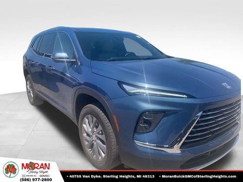 Used 2025 Buick Enclave Preferred FWD image 3