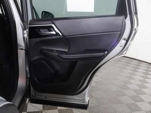 Used 2023 Mitsubishi Outlander SE image 28