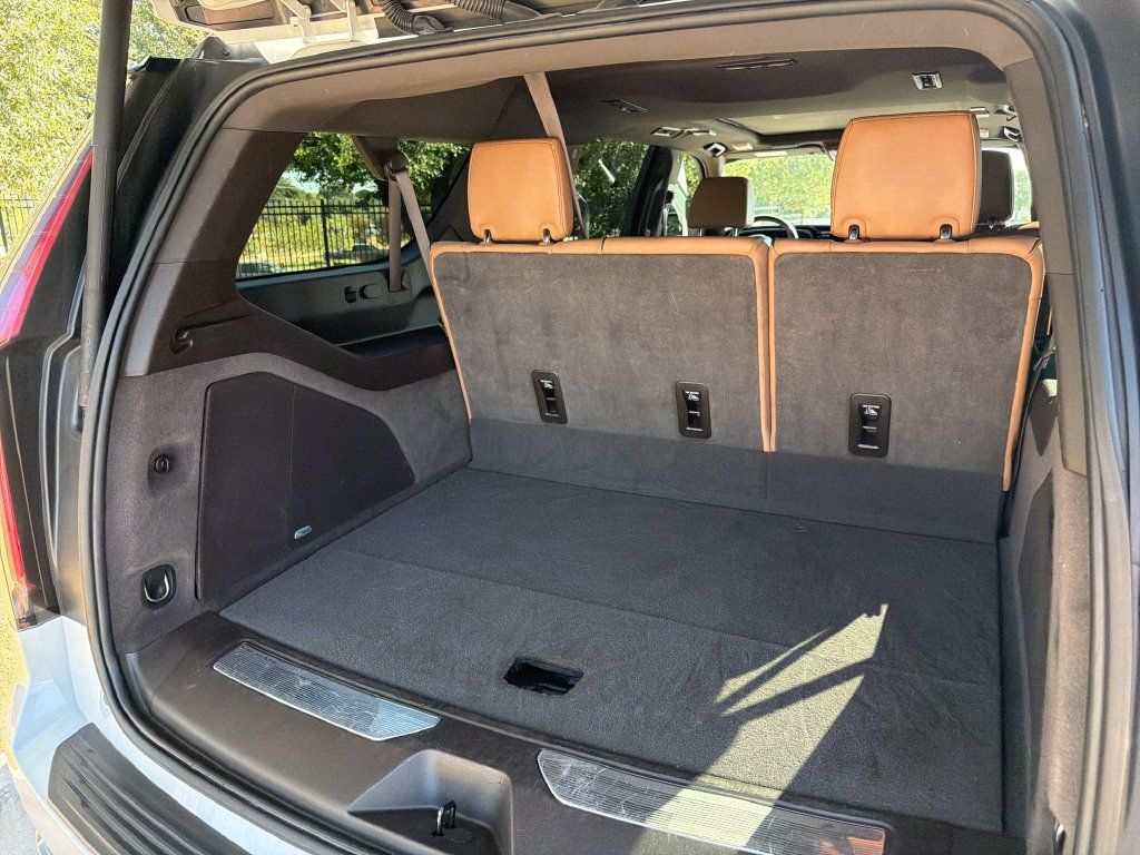Used 2021 Cadillac Escalade ESV Premium Luxury w/ Driver Assist Tech Package RWD image 39