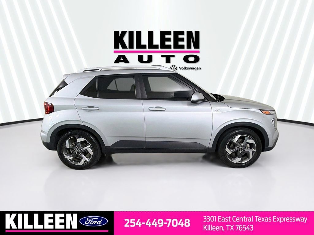 Used 2022 Hyundai Venue SEL FWD image 10