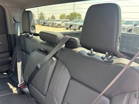 Certified 2022 Chevrolet Silverado 1500 LTZ w/ LTZ Premium Package AWD/4WD image 19