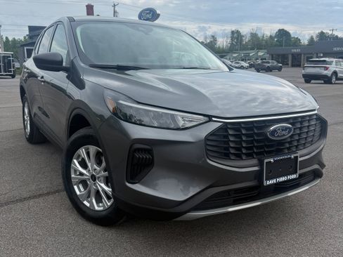 Used 2025 Ford Escape Active w/ Cold Weather Package AWD/4WD image 4