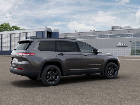 New 2026 Jeep Grand Cherokee L Limited w/ Limited Altitude Package AWD/4WD image 4