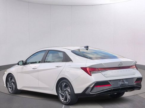 Used 2024 Hyundai Elantra Limited FWD image 3