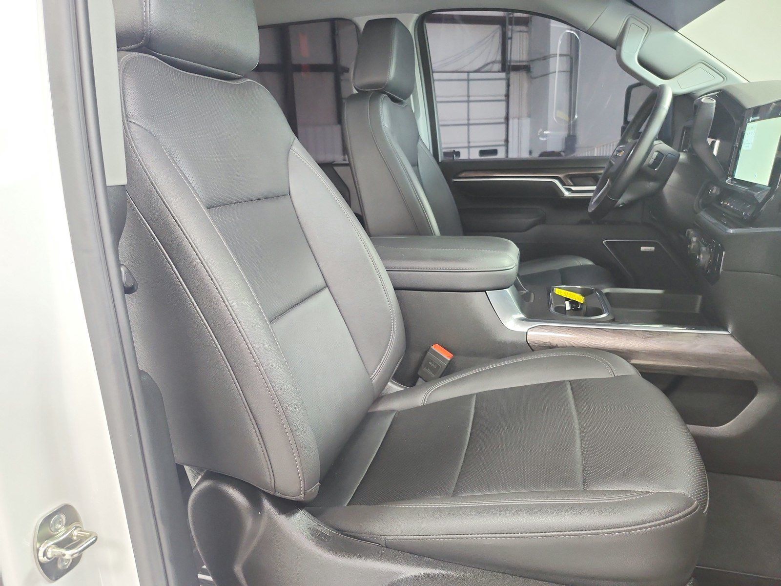 Used 2025 Chevrolet Silverado 2500 LTZ w/ LTZ Convenience Package AWD/4WD image 38