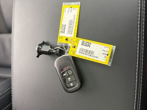 Used 2025 Honda Pilot Touring image 38