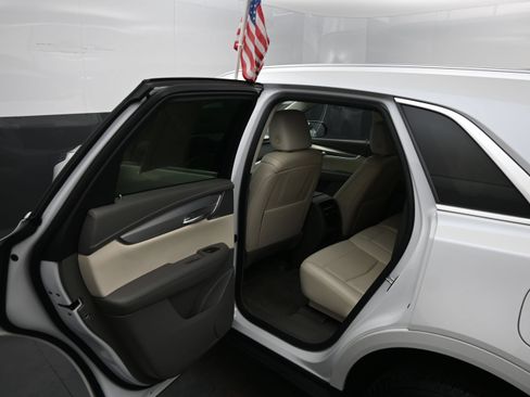 Used 2023 Cadillac XT5 Premium Luxury AWD/4WD image 16