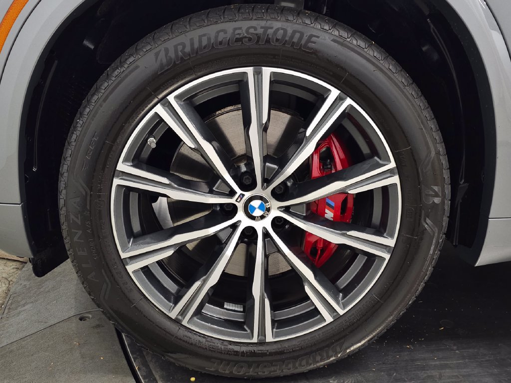 Used 2026 BMW X5 xDrive40i w/ M Sport Package AWD/4WD image 13