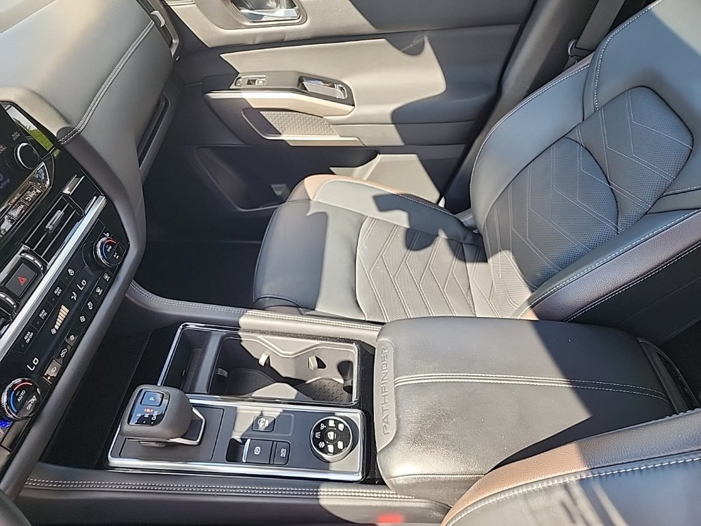 Used 2023 Nissan Pathfinder Platinum w/ Lighting Package (N92) AWD/4WD image 12