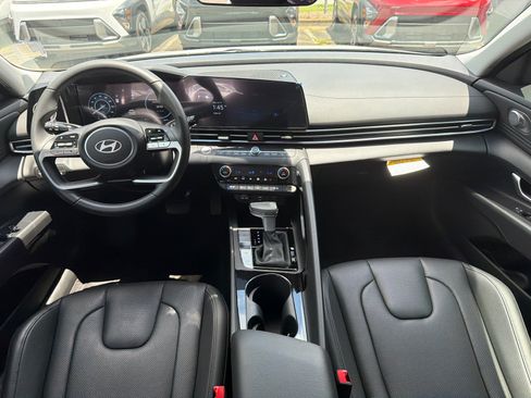 Used 2025 Hyundai Elantra Limited w/ Cargo Package FWD image 2