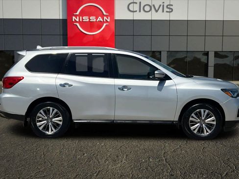 Used 2020 Nissan Pathfinder SL FWD image 9