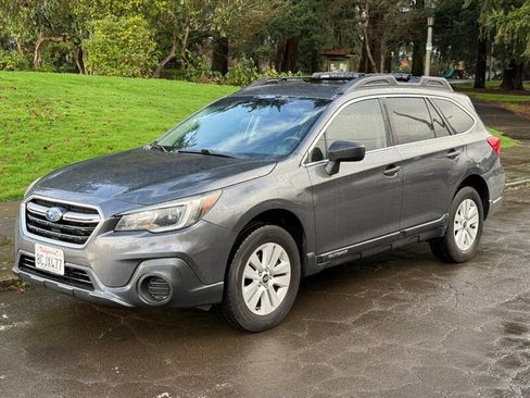 Used 2018 Subaru Outback 2.5i image 1