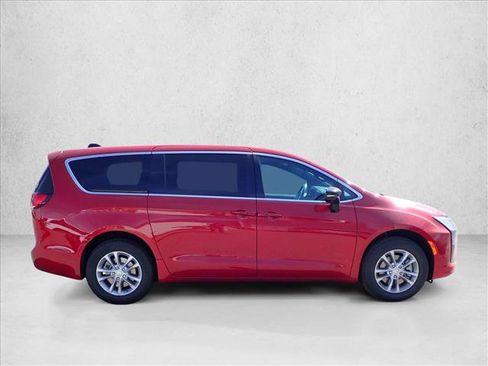 New 2027 Chrysler Pacifica Select AWD/4WD image 5