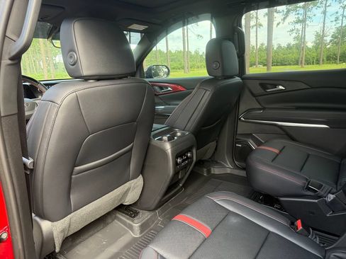 New 2026 Chevrolet Traverse RS w/ LPO, Floor Liner Package FWD image 23