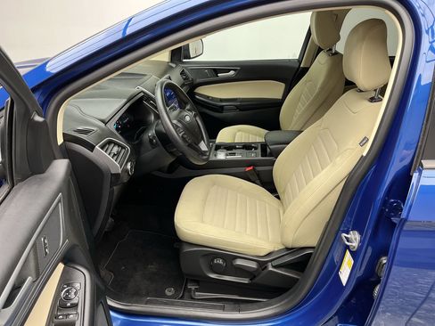 Used 2023 Ford Edge SE image 3