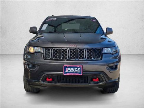 Used 2017 Jeep Grand Cherokee Trailhawk AWD/4WD image 2