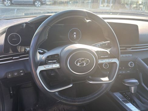 Used 2023 Hyundai Elantra Limited image 11